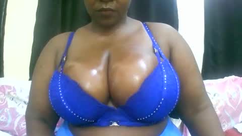 sexxi_ebony online show from May 6, 12:44 pm