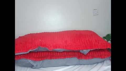 kisses online show from January 11, 1:39 pm