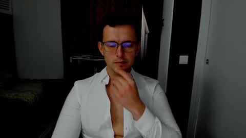 Sexxymuscles4U online show from October 31, 9:32 am