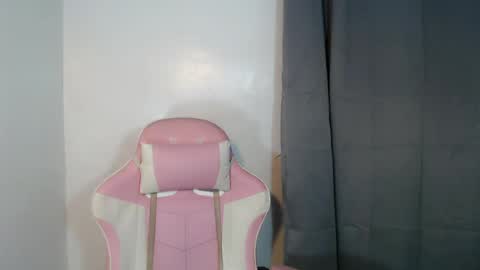 sexy_collins69 online show from August 4, 9:55 pm