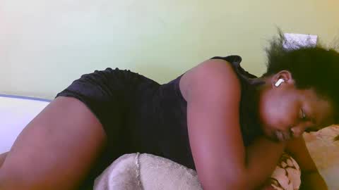 Snapshot of sexy_divana chatting on February 27, 11:39 am sexy_divana online show from February 27, 11:39 am