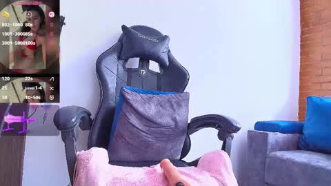 laura  online show from November 20, 6:05 pm