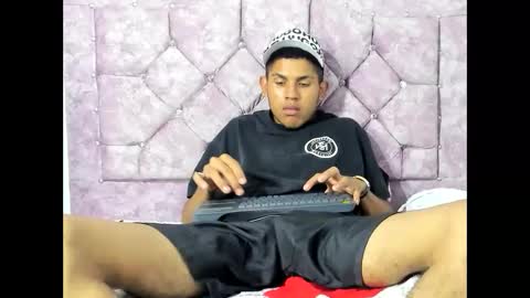 sexy_latin_cum online show from October 21, 2:27 am