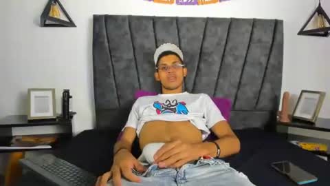 sexy_latin_cum online show from October 29, 3:52 am