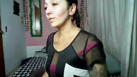 Snapshot of sexy_lolas chatting on September 18, 5:55 am sexy lolas online show from September 18, 5:55 am