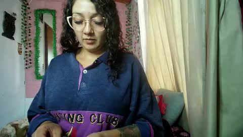 sexy lolas online show from March 7, 10:43 pm