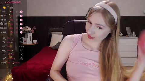 Annie - Your Dream Girl online show from September 19, 1:54 am