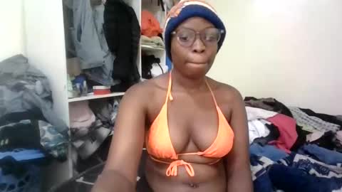 Snapshot of sexy_tatty2 chatting on October 14, 4:21 pm sexy_tatty2 online show from October 14, 4:21 pm