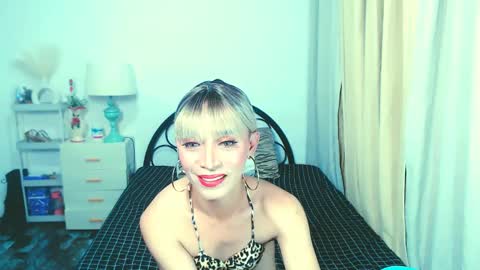 sexy_yllona online show from May 13, 6:56 am