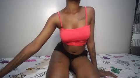 sexyasspetitte_ online show from February 5, 9:18 pm