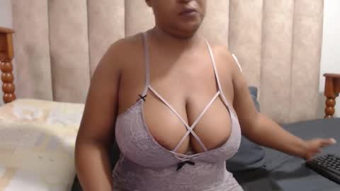 sexybustyxx online show from September 28, 7:06 am