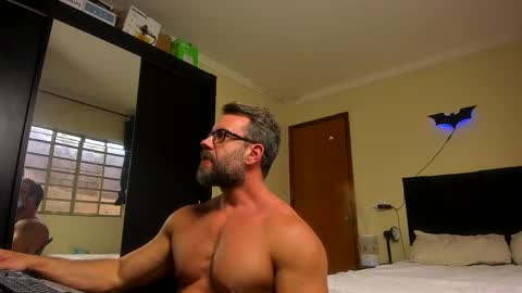 Snapshot of sexyflightz chatting on October 20, 4:01 pm chris online show from October 20, 4:01 pm