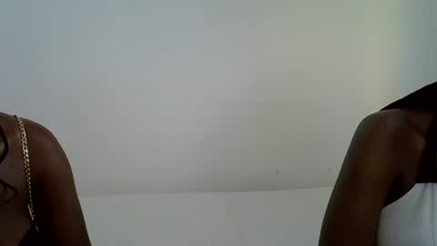 Snapshot of sexyleilah chatting on October 15, 7:10 am sexyleilah online show from October 15, 7:10 am