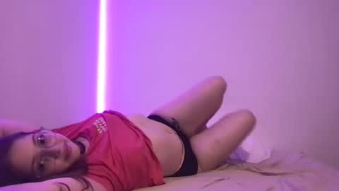 SexyLilBab3 online show from January 24, 8:23 am