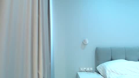 SexyMyMeow online show from March 4, 7:05 am