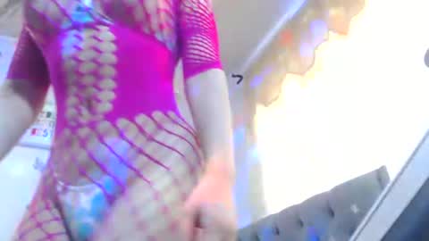 Venus Independent Model online show from January 3, 5:10 pm