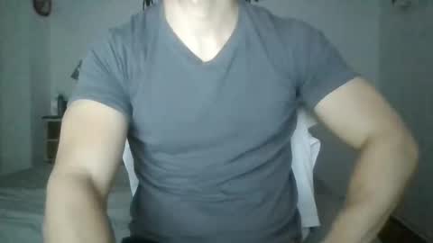 Snapshot of sexyyphilip chatting on October 21, 10:57 pm sexyyphilip online show from October 21, 10:57 pm