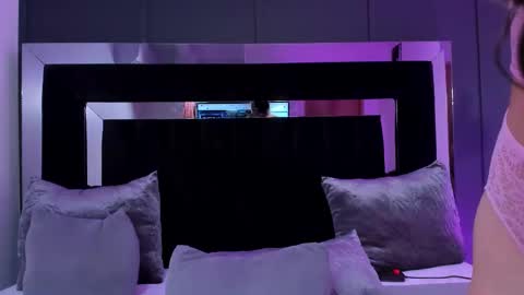 Shaina Vasquez online show from February 21, 6:38 am