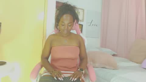 Snapshot of shaira___ chatting on December 7, 12:57 am Shaira online show from December 7, 12:57 am