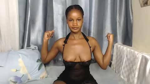 Snapshot of shakkiecam chatting on October 17, 12:53 pm Shaky online show from October 17, 12:53 pm