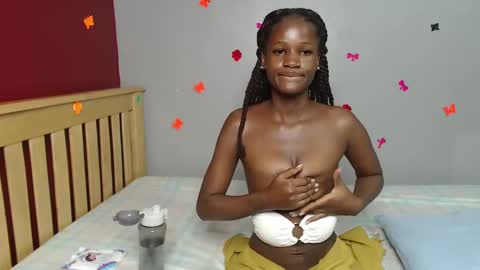 Snapshot of shakkiecam chatting on January 13, 3:23 am Shaky online show from January 13, 3:23 am