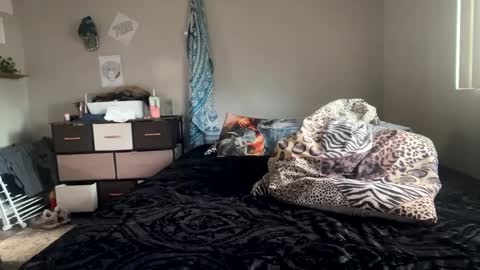 Shaman Woman online show from December 28, 12:04 am