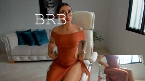 Snapshot of shanabellucy chatting on January 26, 6:37 pm onlyfans shanabellucy online show from January 26, 6:37 pm