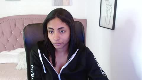 shanelle online show from November 8, 4:37 am