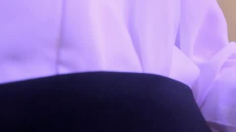 me name is Mia online show from April 16, 9:39 pm