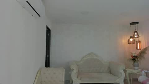 ShantallKnowles online show from February 10, 12:39 pm