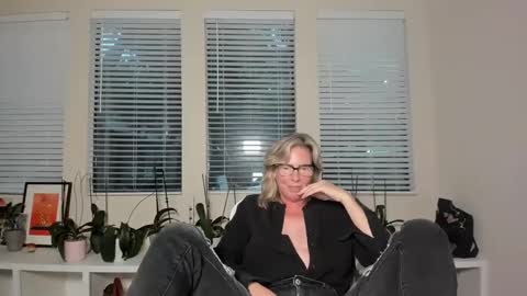 Sharkgirl online show from December 3, 11:29 pm