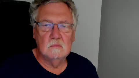 sharlots_pet online show from June 8, 1:34 pm