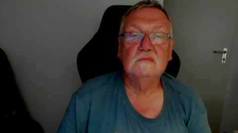 sharlots_pet online show from August 3, 1:28 pm