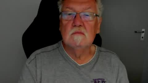sharlots_pet online show from April 28, 9:46 am