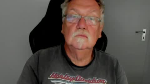 sharlots_pet online show from May 3, 4:46 pm