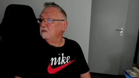 sharlots_pet online show from July 28, 12:23 pm