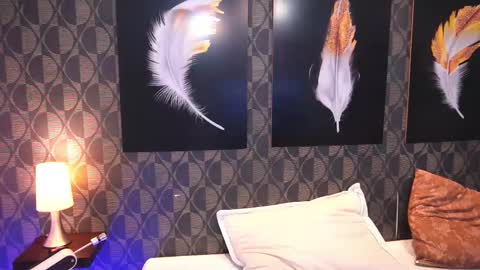 Sharom  online show from February 13, 7:06 pm