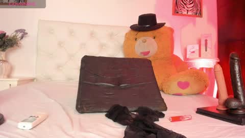 sharon_smiith_ online show from April 21, 11:45 pm