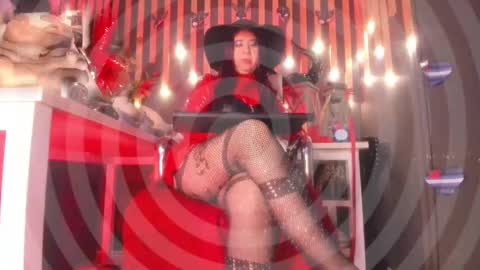 Snapshot of sharoon_gold chatting on March 12, 9:13 pm Your mistress Sharon online show from March 12, 9:13 pm