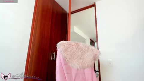 Antonia online show from December 3, 6:08 pm