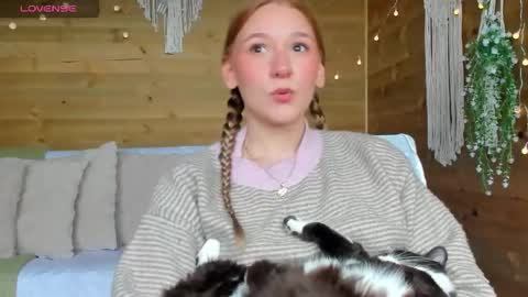 Shantall online show from March 3, 8:49 pm