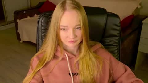 Shawty Mia online show from November 13, 5:37 pm