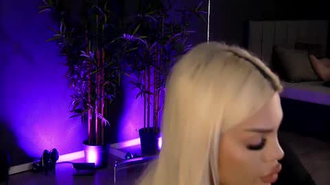 shayblonde online show from February 17, 11:55 am