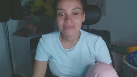 Snapshot of shayna_cute chatting on October 15, 12:58 am Shayna online show from October 15, 12:58 am