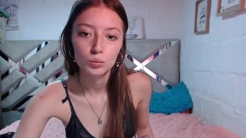 shelsyzevee_ online show from February 20, 4:58 pm