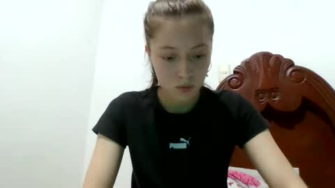 shelsyzevee_ online show from November 5, 1:40 am