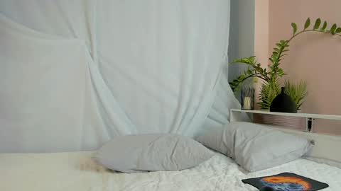 Max online show from April 15, 7:16 pm