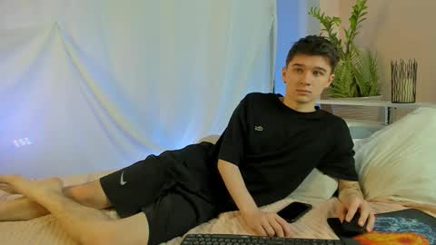 Max online show from February 7, 3:09 am