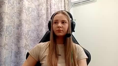 Lisa online show from November 26, 6:21 am