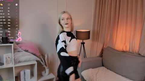 Sara online show from April 25, 7:22 pm